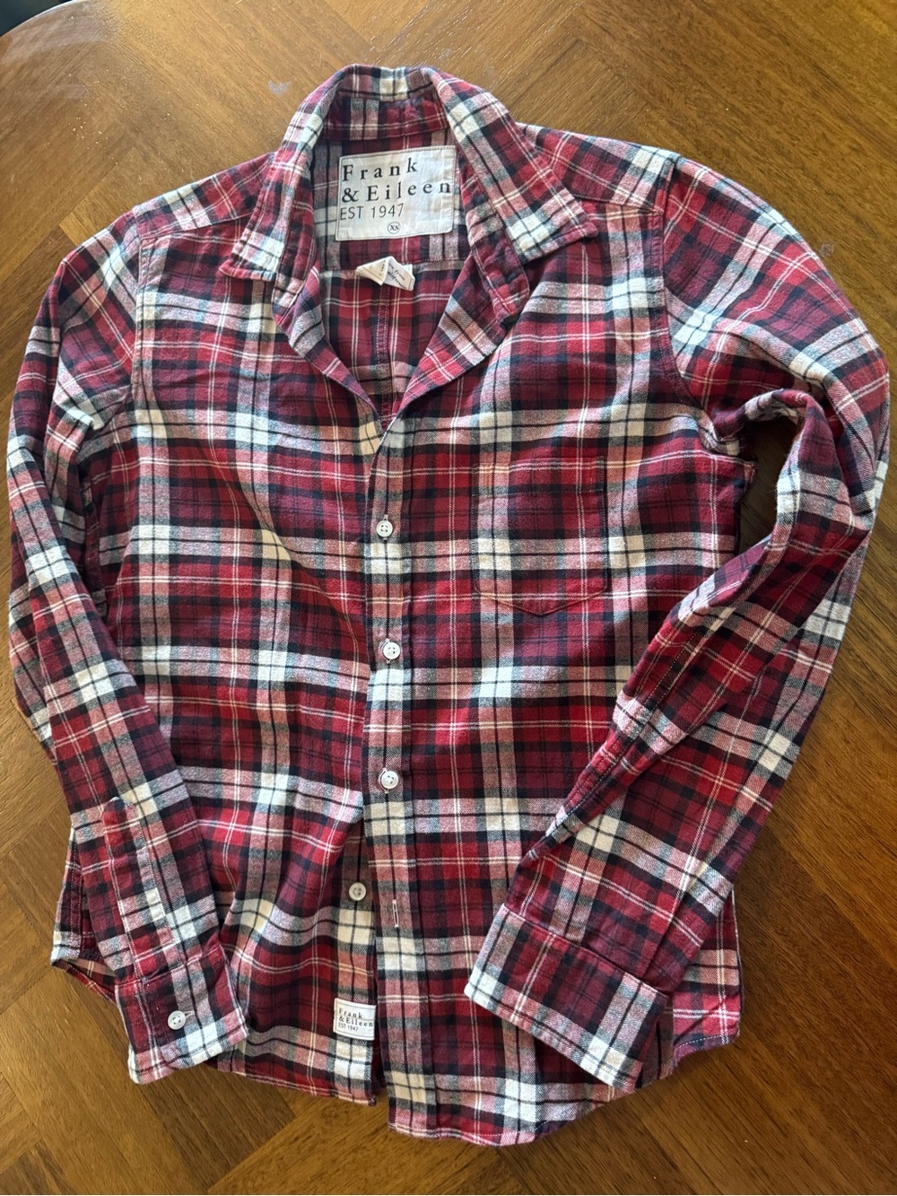 Frank & Eileen Barry  Fitted Famous  Button Down Shirt XS red plaid